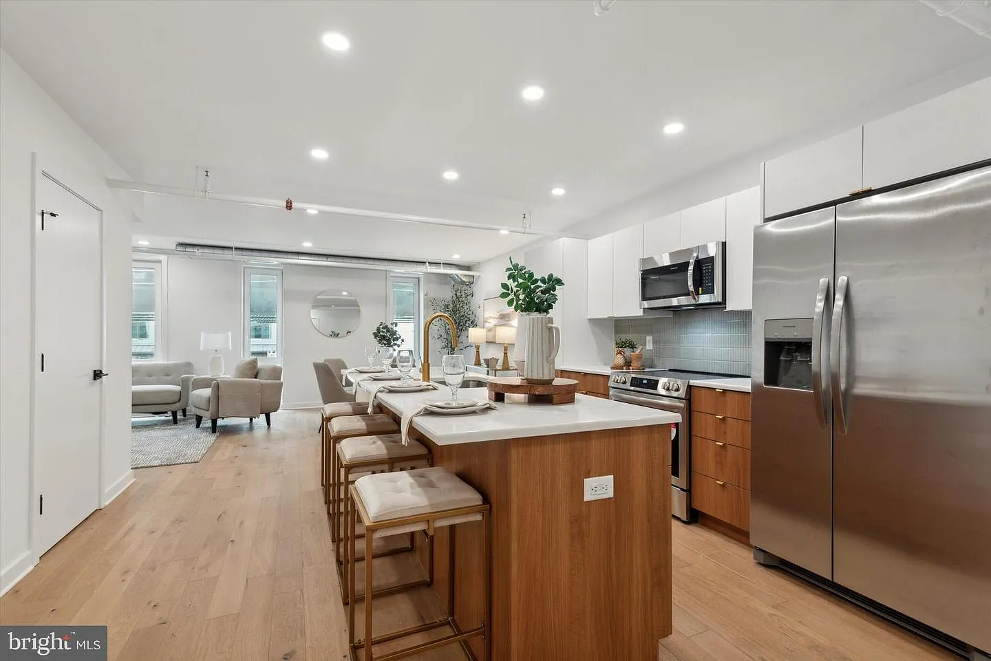 4 bed, 2.5 bath, 1700 sqft, $3,500 — Photo 3