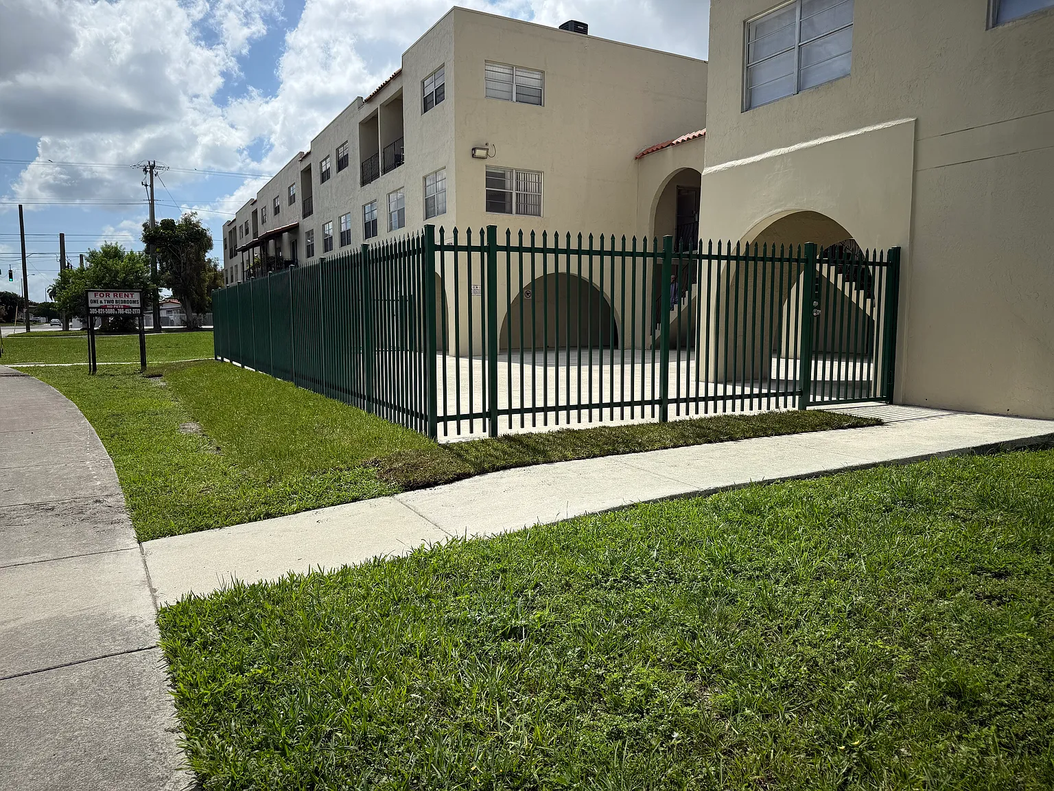 1250 Westland Apartments — Photo 4
