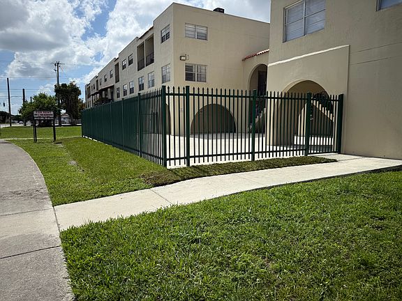 4th image of 1250 W 53rd St #1c75e63eb