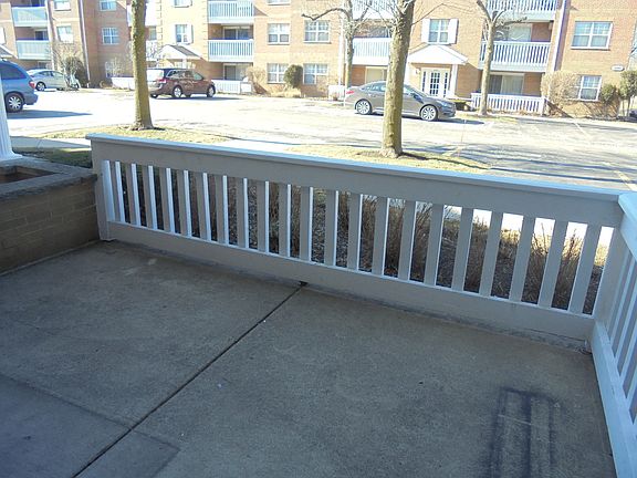 2nd image of 6550 W Belmont Ave APT 108