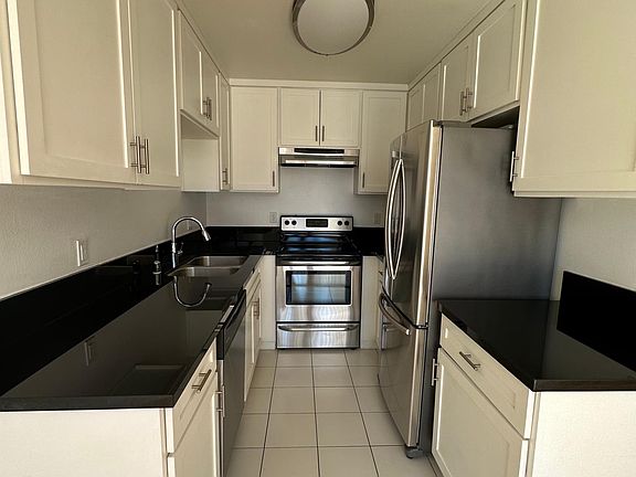 5th image of 11677-11683 Goshen Ave #305