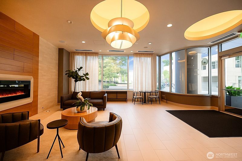 5th image of 737 Olive Way #2908