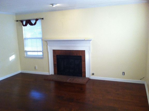 3rd image of 205 Yarmouth Ct
