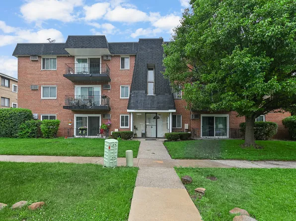 12850 Crestbrook Ct APT 10, Crestwood, IL 60445