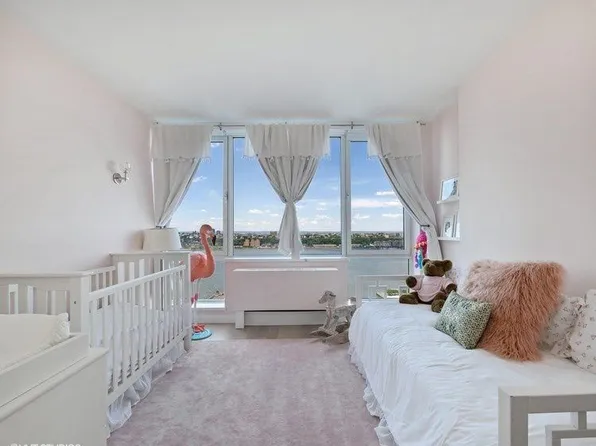 635 West 42nd Street image 23 of 47