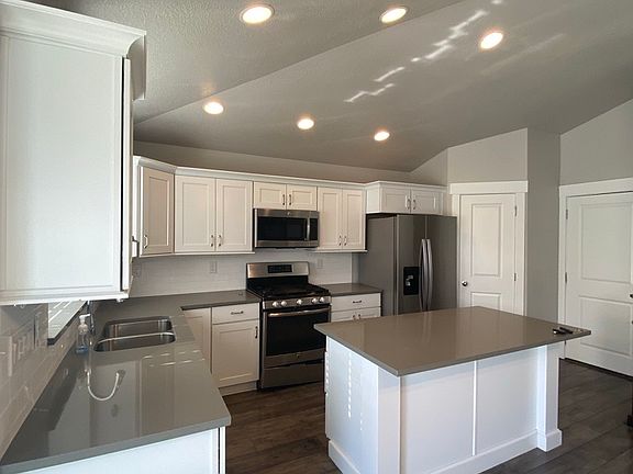 2nd image of 2865 N Parkridge Dr