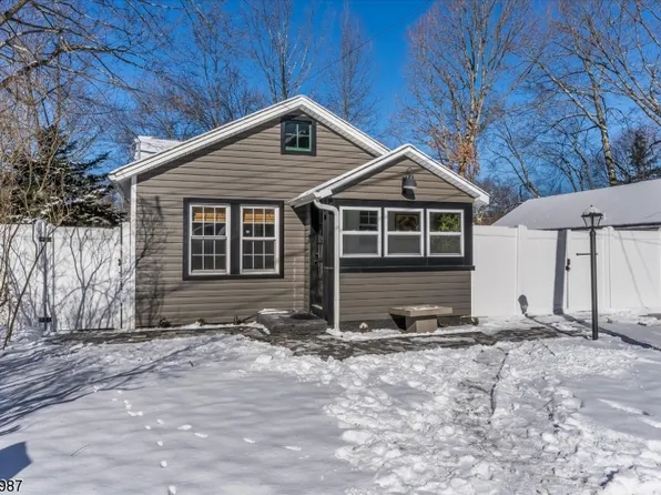 24 Horseshoe Dr, Jefferson Twp., NJ 07438