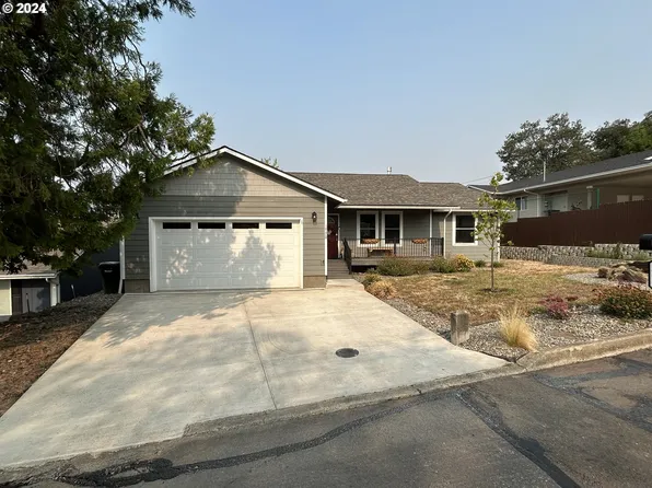 1770 NW Goetz St, Roseburg, OR 97471