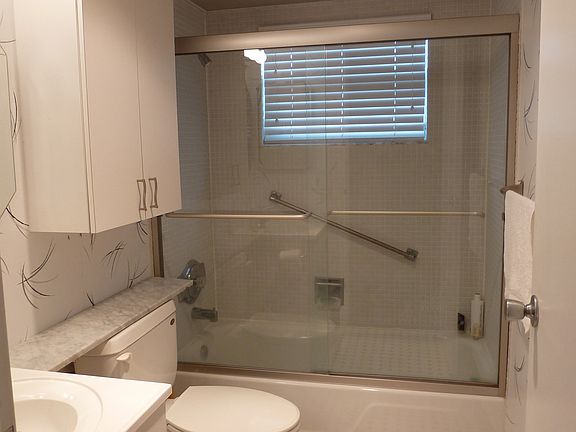 4th image of 88 Waterford Cir #D