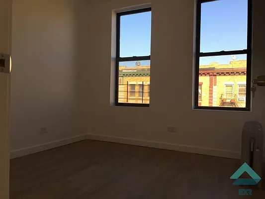 Rented by EXR | media 27