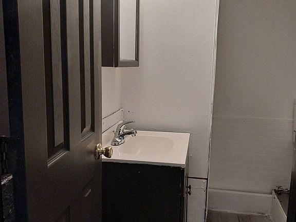 3rd image of 712 Old Roane St #19
