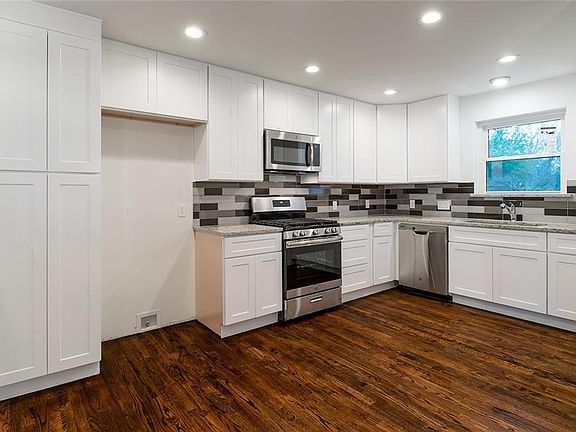 5th image of 2980 Lavita Ln