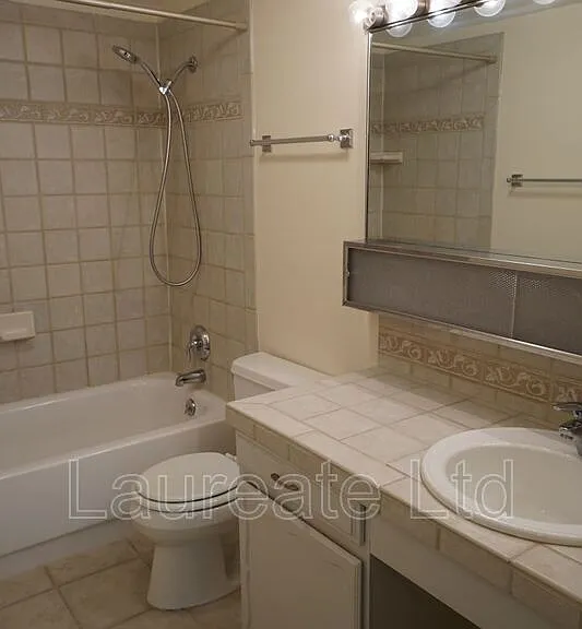 1260 York St #201 — Photo 8