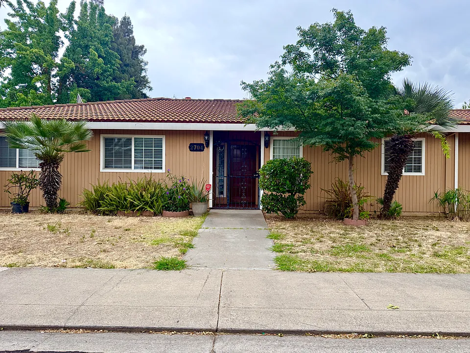 2704 Finlandia Ave