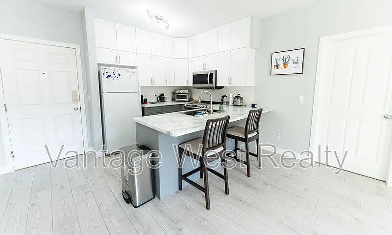 2 bed, 2.0 bath, 922 sqft, $1,995 — Photo 1
