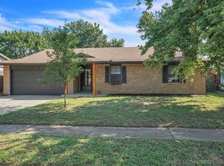 1677 S Sycamore Ave, Broken Arrow, OK 74012