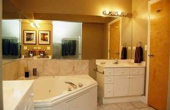 5th image of 1120 Thomas St APT 102