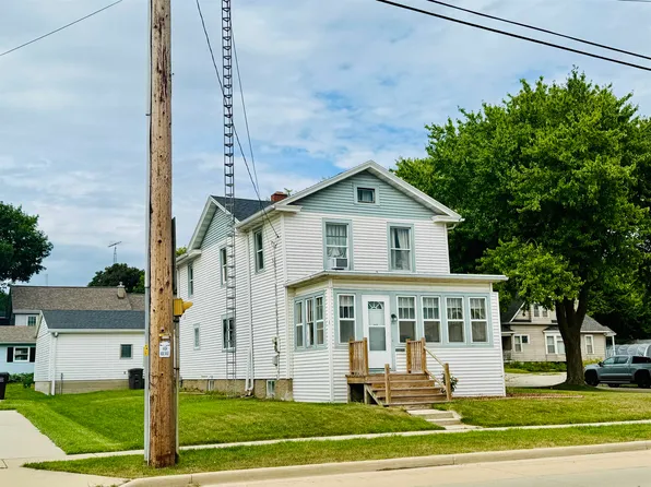 327 E Racine St, Jefferson, WI 53549
