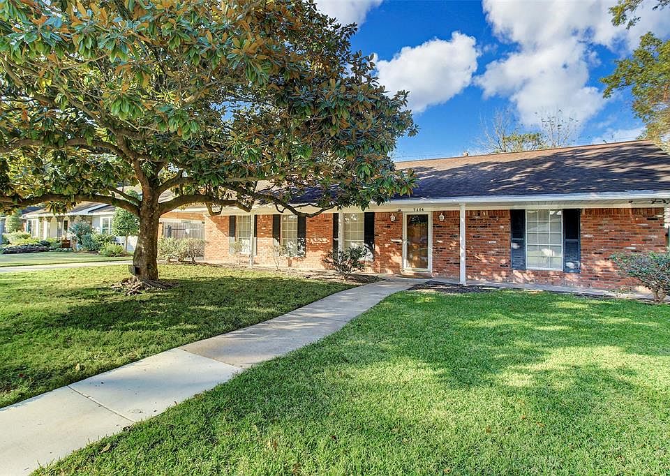 Great curb appeal in desirable Afton village with a muture magnolia tree.