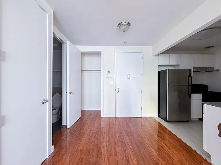 924 Metropolitan Ave #202 — Photo 5