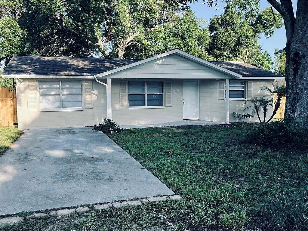 3 bed, 2.0 bath, 1116 sqft, $2,000 — Photo 2