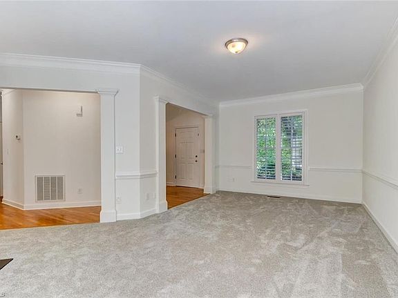 3rd image of 2000 Warwickshire Dr
