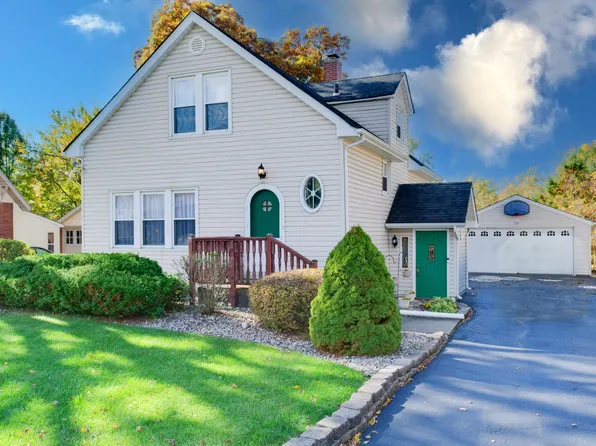 536 N Kelly St, Hobart, IN 46342