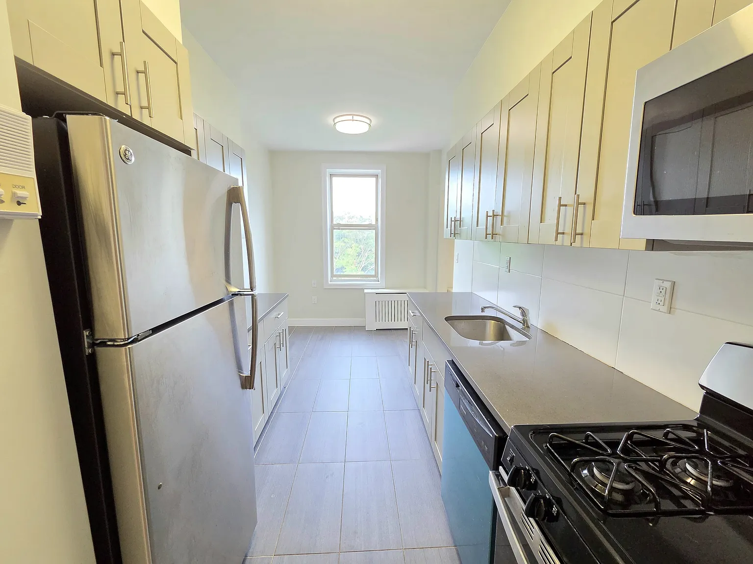 3900 Greystone Avenue — Photo 1