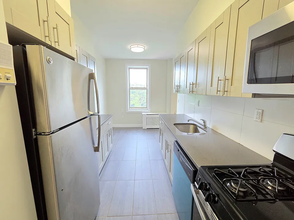 3900 Greystone Ave #52A