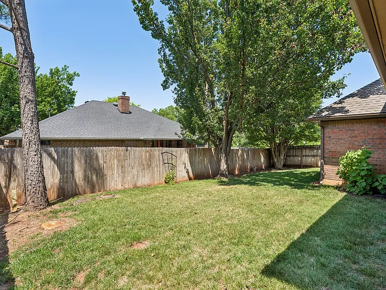 1809 Courtney Ln — Photo 37