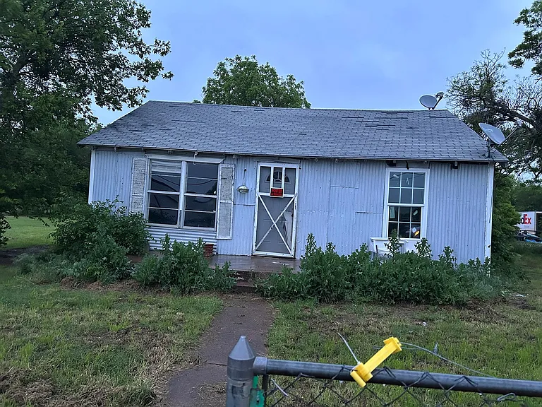 221 S Central Ave — Photo 13