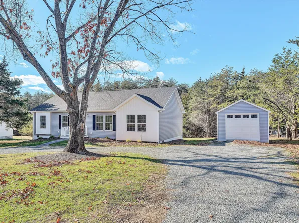 971 Waters Edge Dr, Penhook, VA 24137