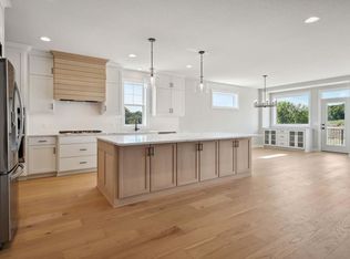 5512 Vista Trl, Victoria, MN 55386