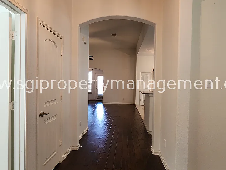 1369 Crescent Cove Dr — Photo 6