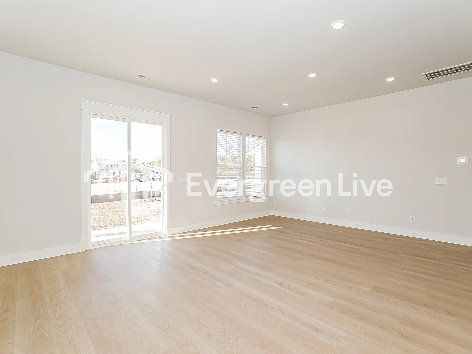 4 bed, 3.0 bath, 2075 sqft, $2,345 — Photo 2