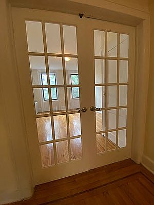 5th image of 118 Saint Marks Pl APT 4W