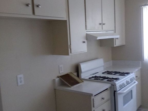 3rd image of 249 N Mayflower St APT G