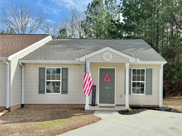 340 Oak Knoll Ct, Seneca, SC 29678