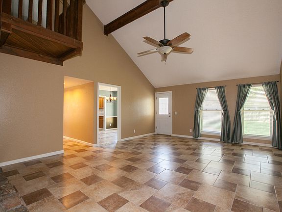 Tile flooring and ample light