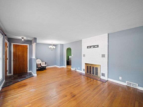 4th image of 1204 Kenmore Ave
