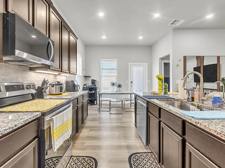 2512 Blazing Saddle Blvd — Photo 9