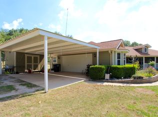 208 Whispering Oaks Dr, Adkins, TX 78101