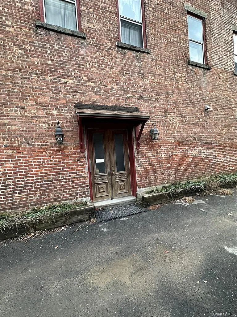 1 bed, 1.0 bath, 8400 sqft, $1,595 — Photo 2