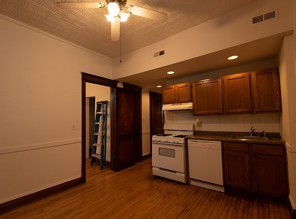2nd image of 2060 N Campbell Ave APT 2F