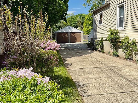 3rd image of 46 Warrenville Rd