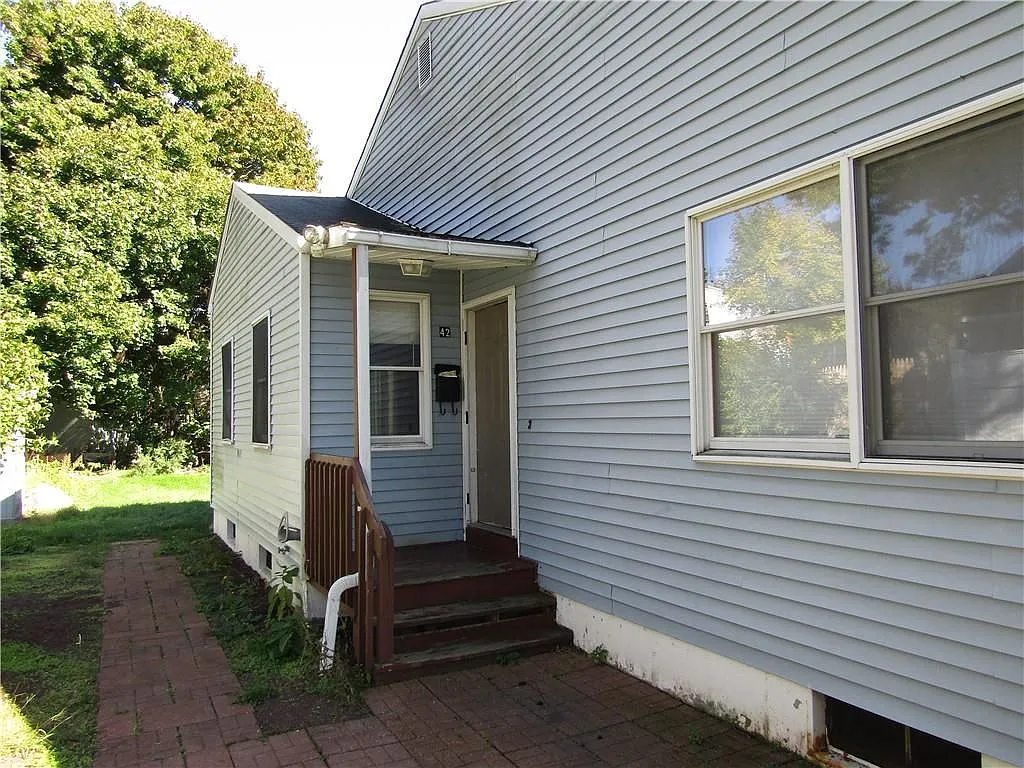 2 bed, 1.0 bath, 919 sqft, $2,000 — Photo 1