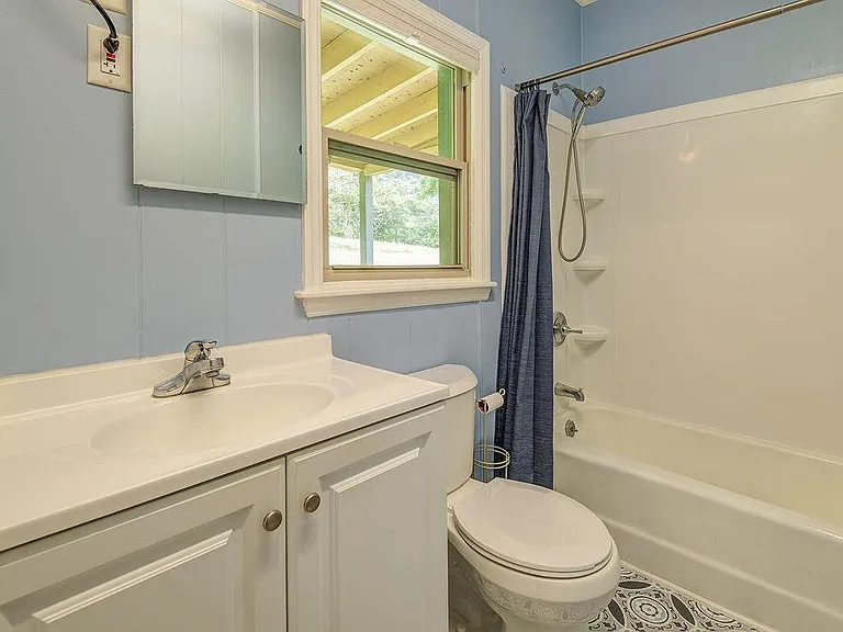 162 Upper Brush Creek Rd — Photo 3