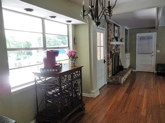 5th image of 221 Trailwood Cir