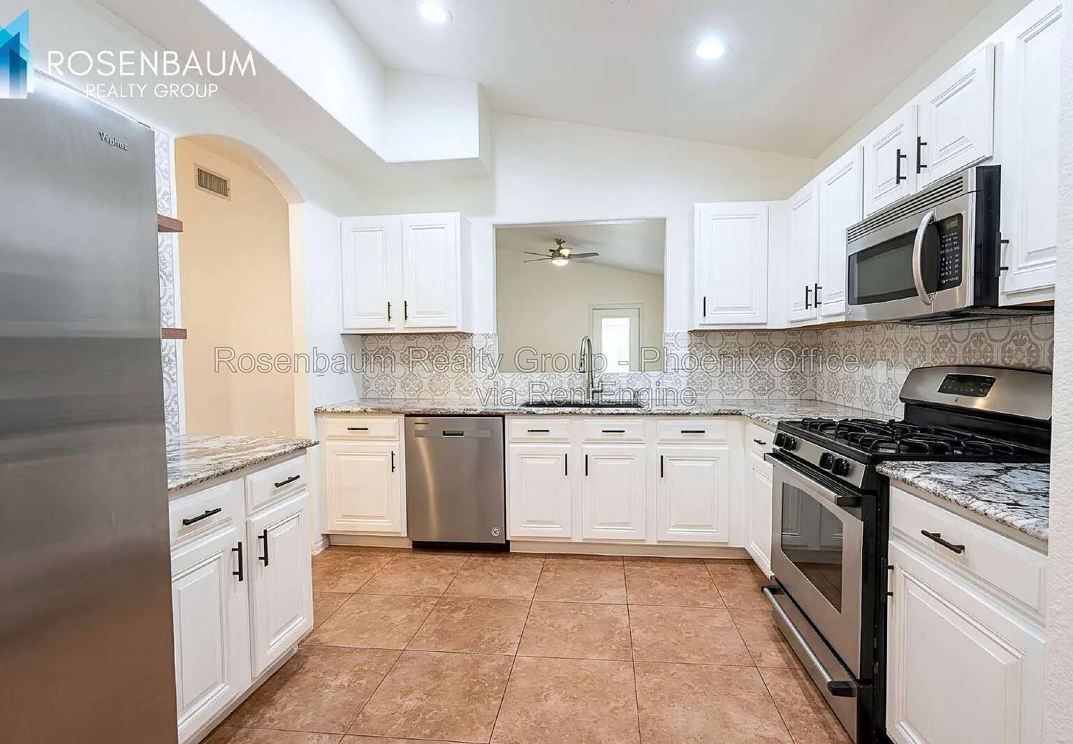 3 bed, 2.0 bath, 1548 sqft, $2,200 — Photo 2