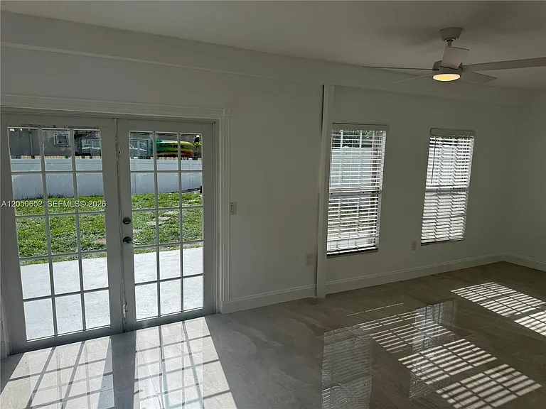 2100 N 52nd Ave — Photo 31